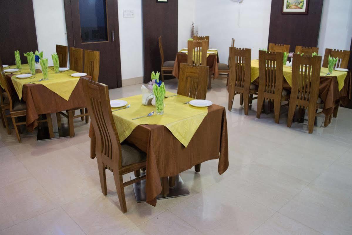 Hotel Seetal Cuttack Esterno foto