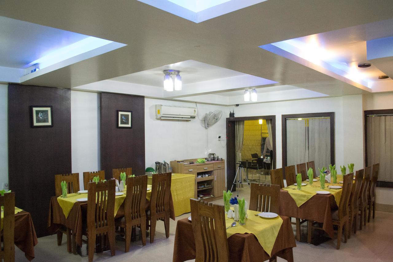 Hotel Seetal Cuttack Esterno foto